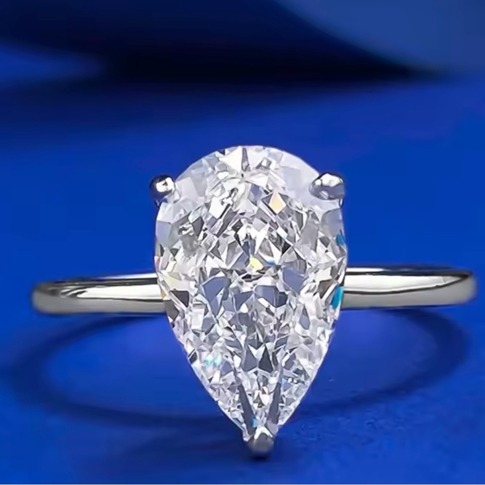 18k 1.75ct Pear Cut Ring - Picture 1 of 15